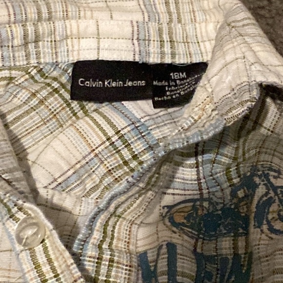 ♦️12-18m ♦️ Calvin Klein baby boy toddler button up dress shirt - Picture 3 of 3